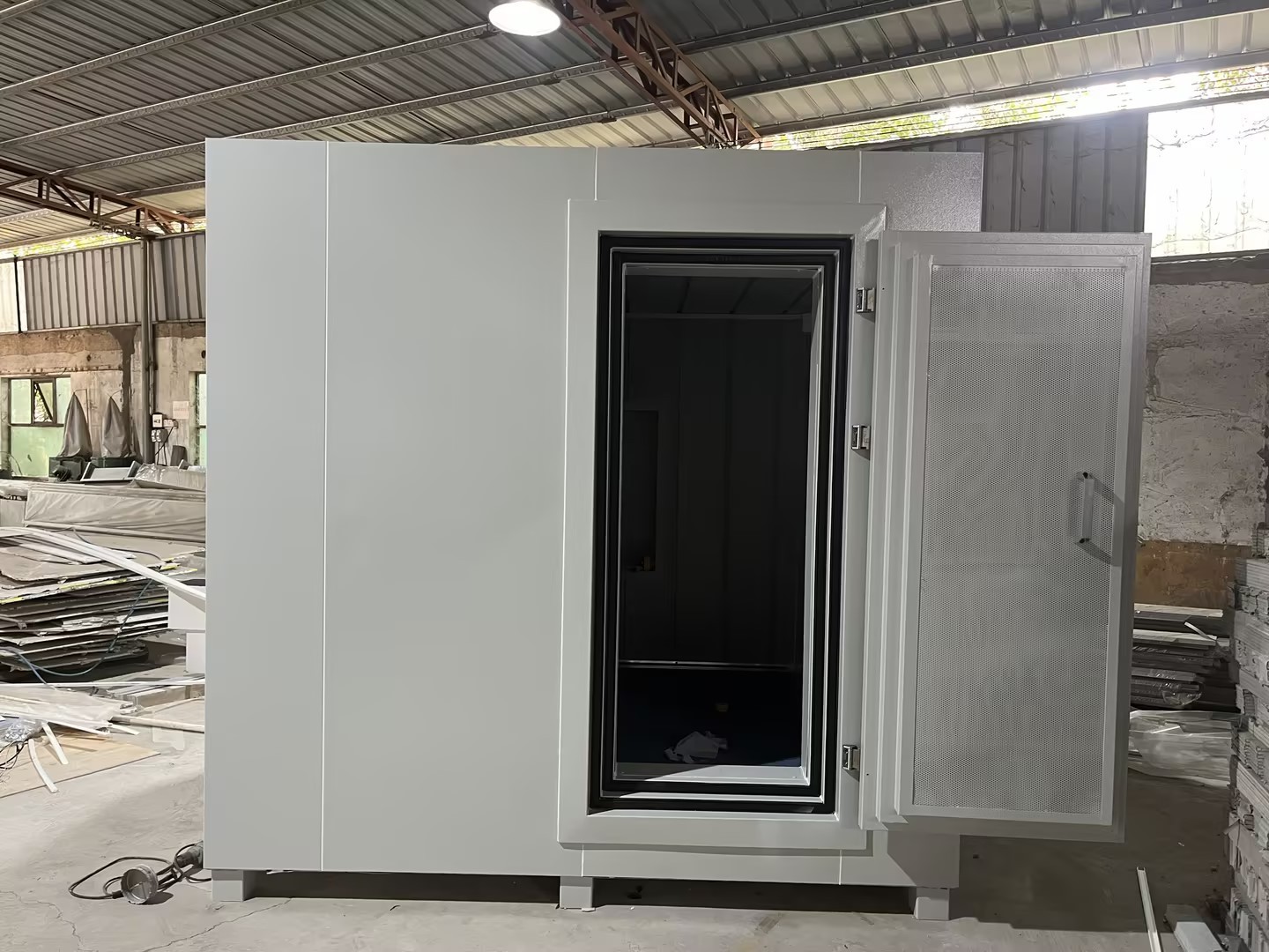 靜音房結構材質吸引原理